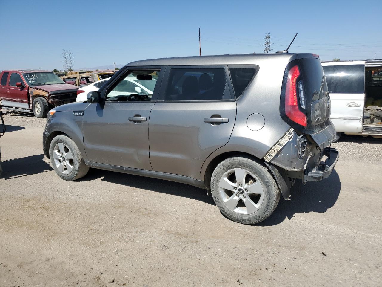 KIA SOUL 2018 VIN KNDJN2A23J7583626 photo 2