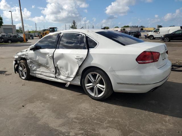 Sedans VOLKSWAGEN PASSAT 2015 Biały