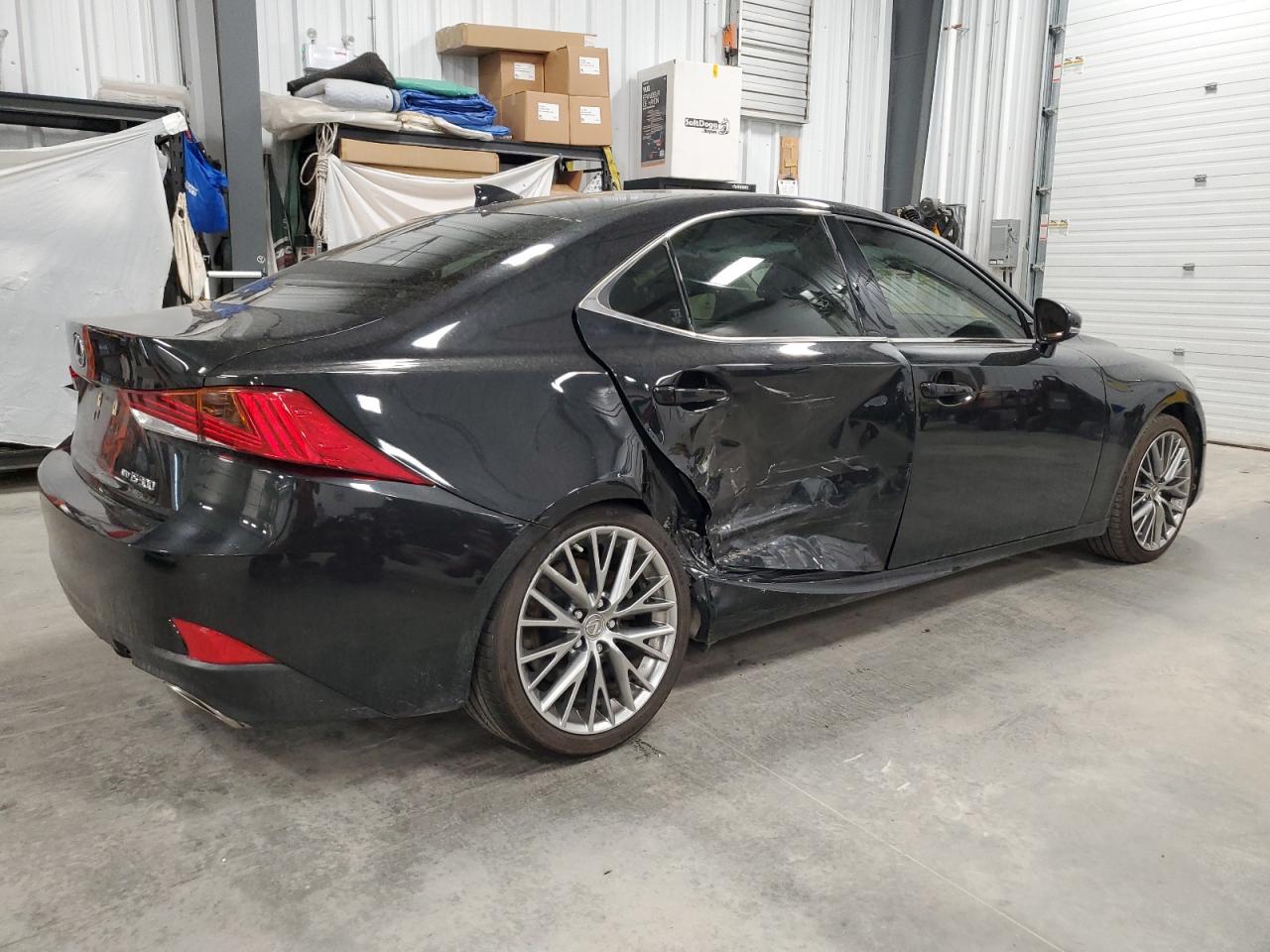 LEXUS IS 2018 VIN JTHC81D21J5030442 фото 3