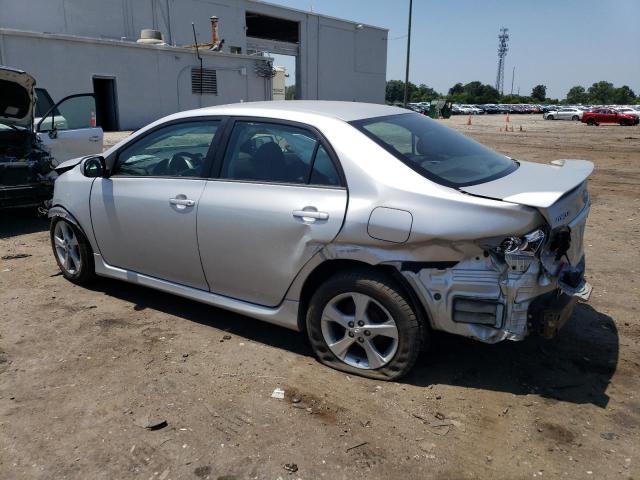 Sedans TOYOTA COROLLA 2013 Srebrny