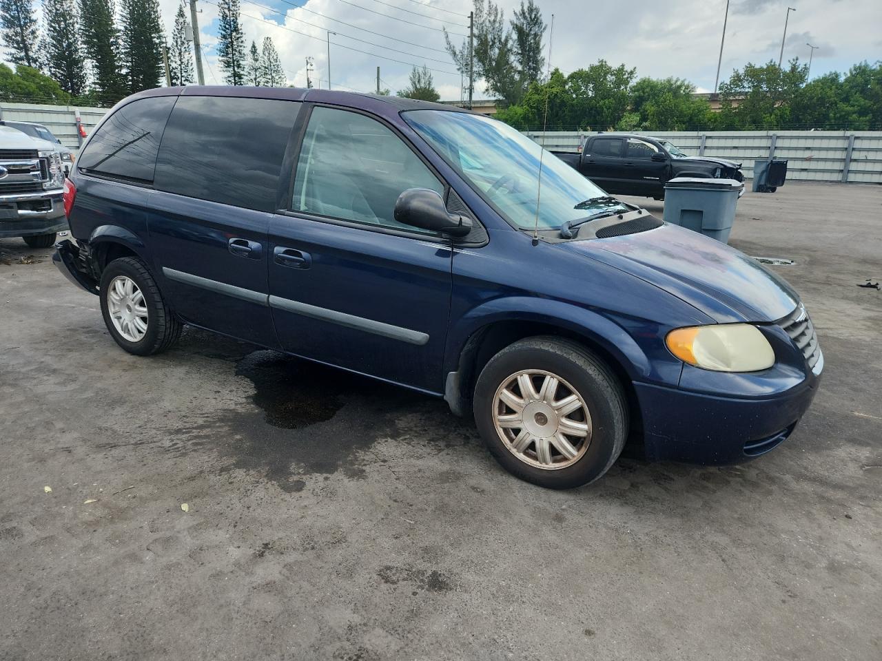CHRYSLER MINIVAN 2006 VIN 1A4GP45RX6B610472 фото 4