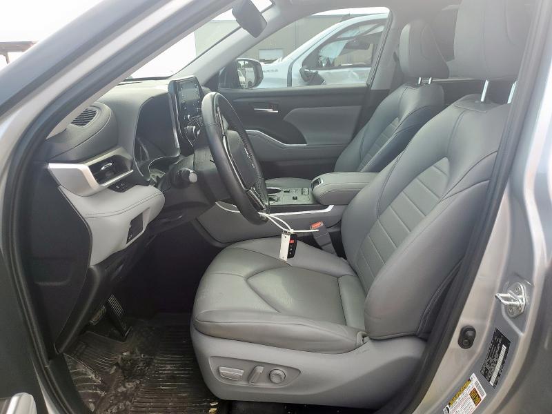 TOYOTA HIGHLANDER 2022 Серебристый