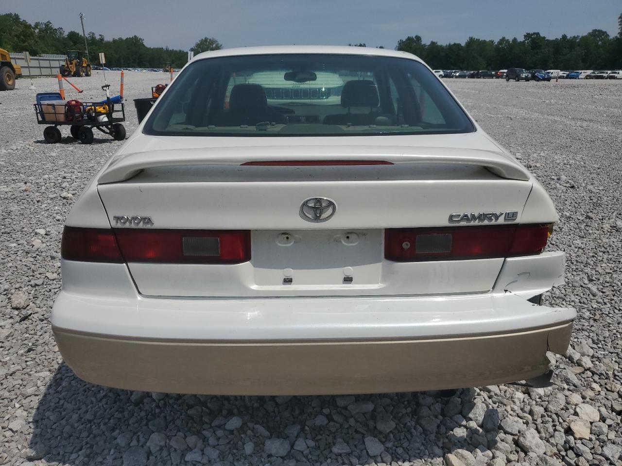 1999 Toyota Camry Le VIN: JT2BG28K1X0347104 Lot: 61953495