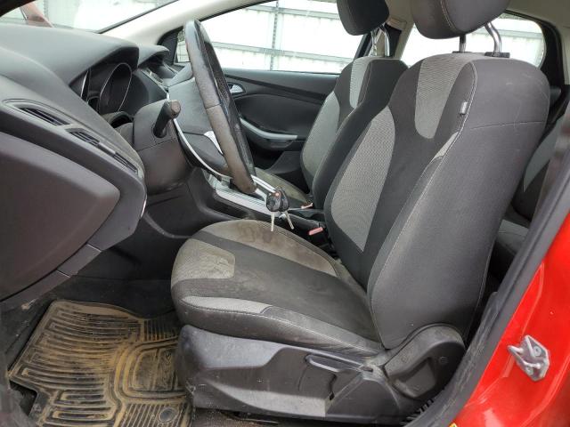 Sedans FORD FOCUS 2012 Czerwony