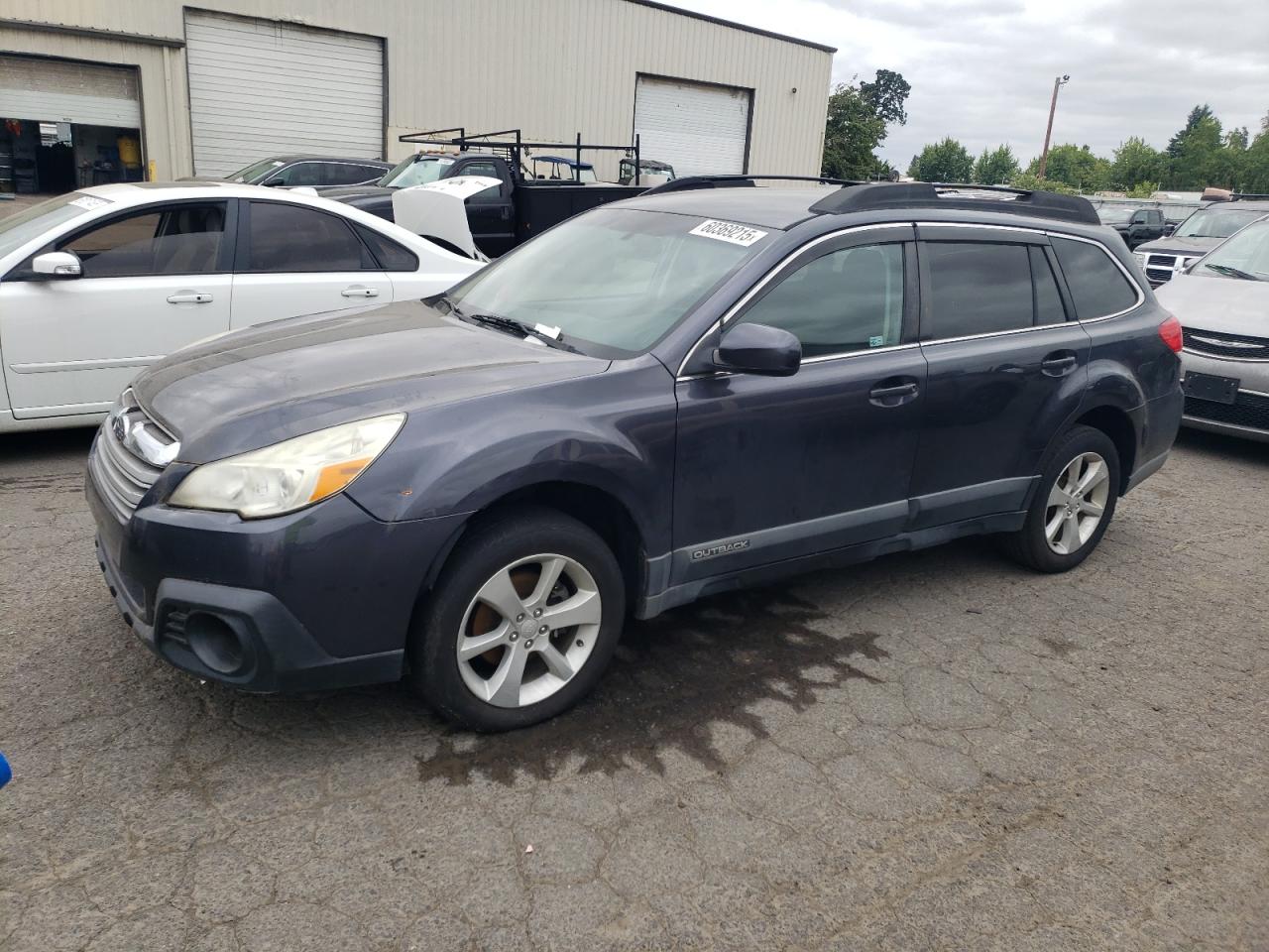 2013 Subaru Outback 2.5I Premium for Sale in Woodburn, OR - Minor Dent/Scratches