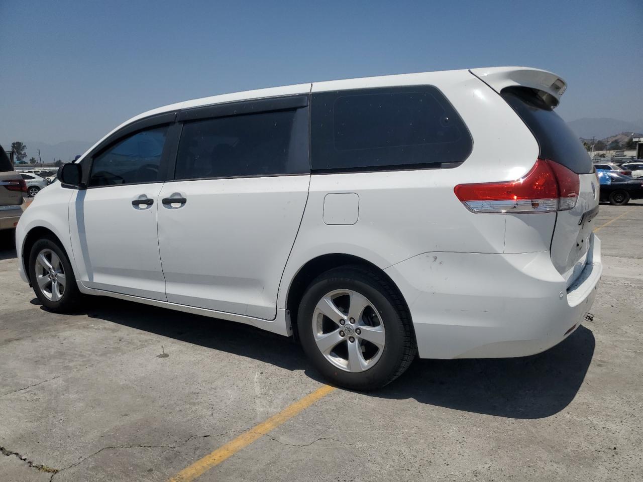 TOYOTA SIENNA 2012 VIN 5TDKA3DC7CS016239 zdjęcie 2