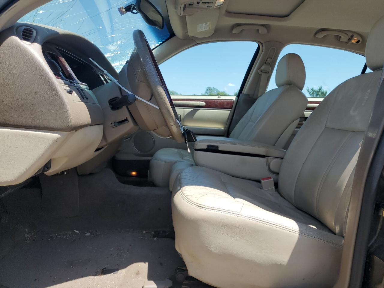 2005 Lincoln Town Car Signature Limited VIN: 1LNHM82W85Y654398 Lot: 62099055