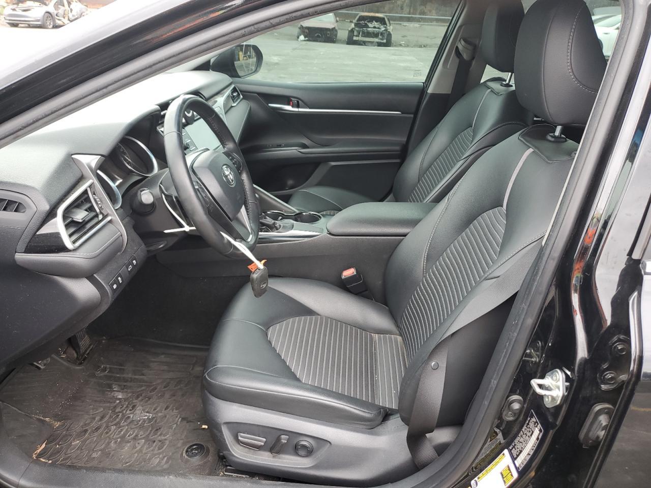 2018 Toyota Camry L VIN: 4T1B11HK1JU585422 Lot: 63098785