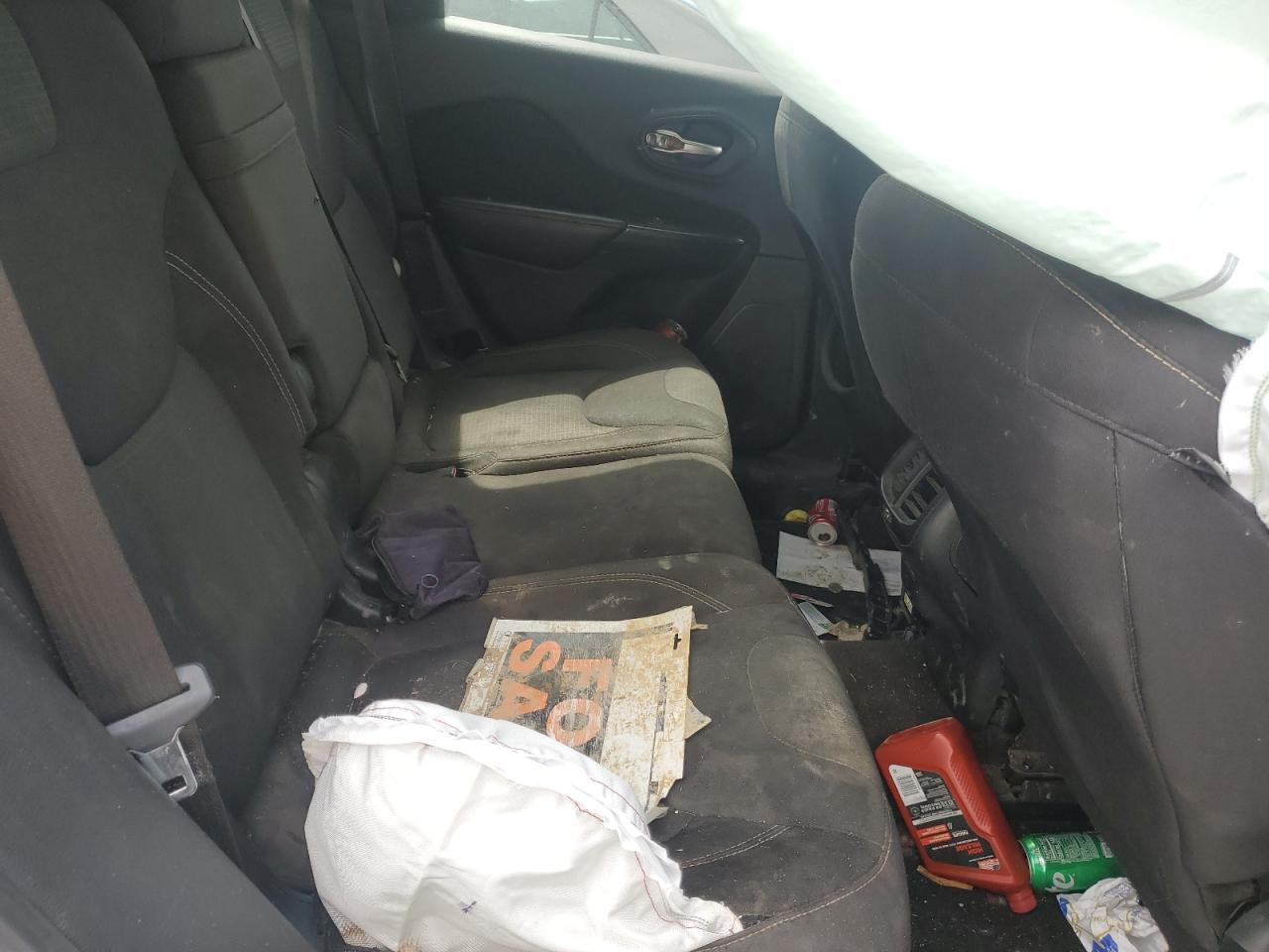 2016 Jeep Cherokee Latitude VIN: 1C4PJLCB5GW377005 Lot: 60925545