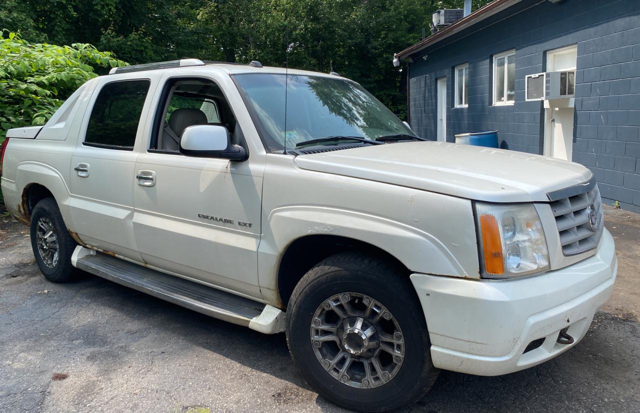 2004 Cadillac Escalade Ext for Sale in Mendon, MA - Minor Dent/Scratches