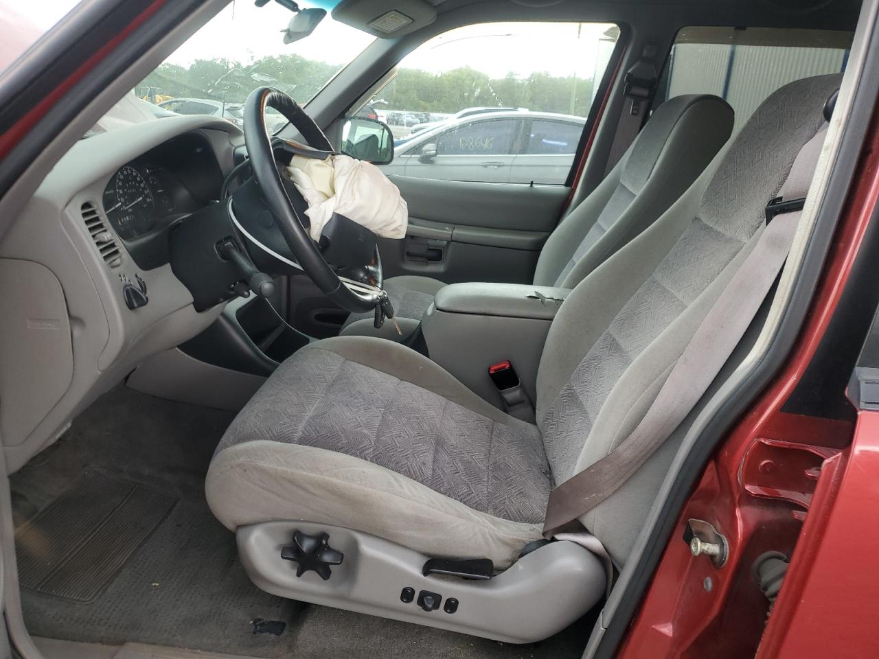 2000 Ford Explorer Xlt VIN: 1FMZU73E3YUB16272 Lot: 59479125