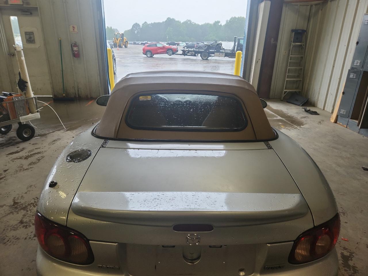2002 Mazda Mx-5 Miata Base VIN: JM1NB353220231506 Lot: 61336185