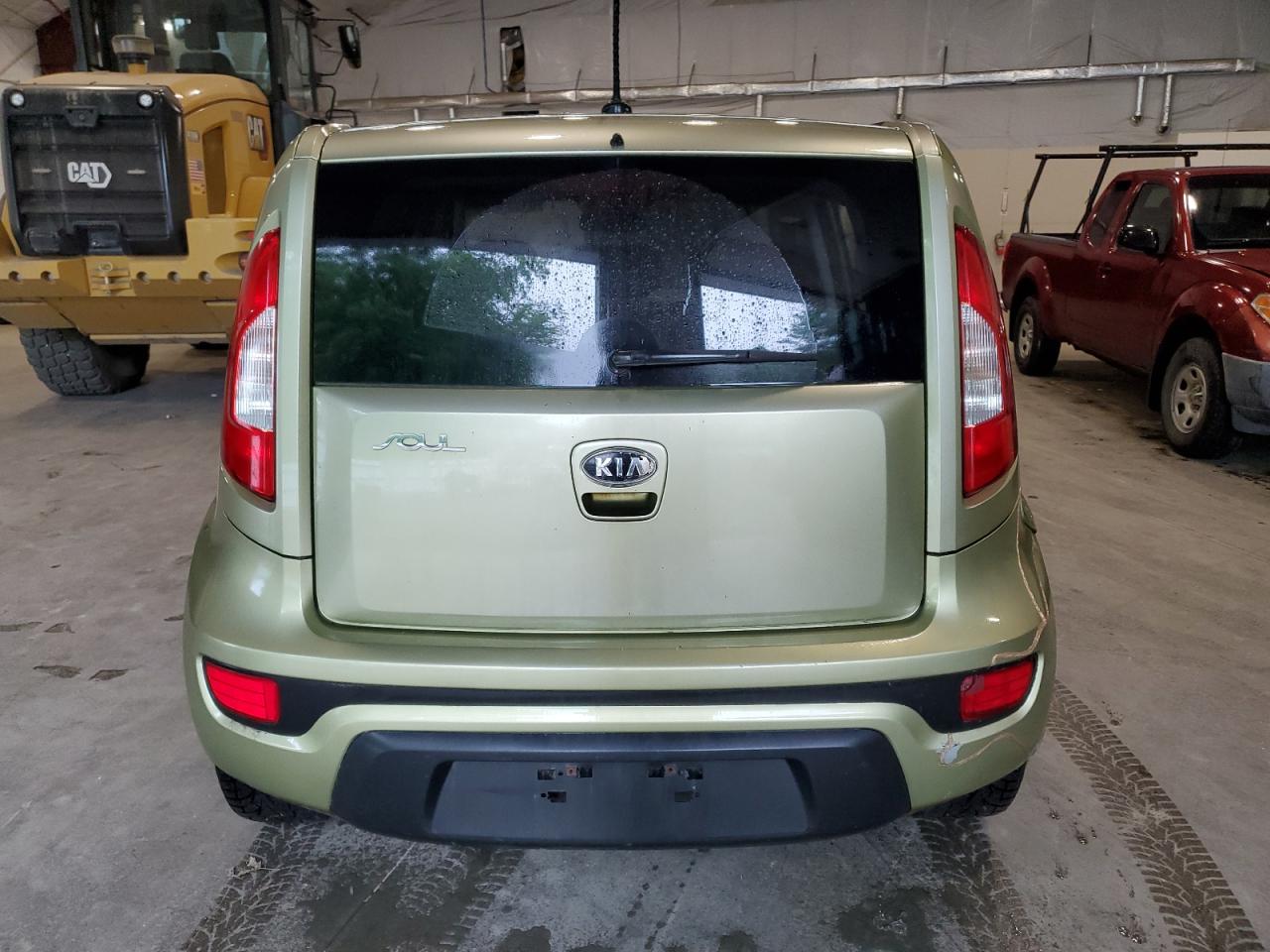 2012 Kia Soul + VIN: KNDJT2A65C7366798 Lot: 61181095