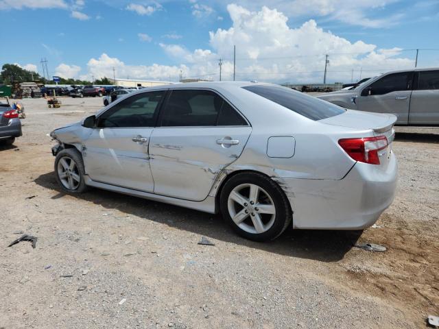 Sedans TOYOTA CAMRY 2013 Srebrny