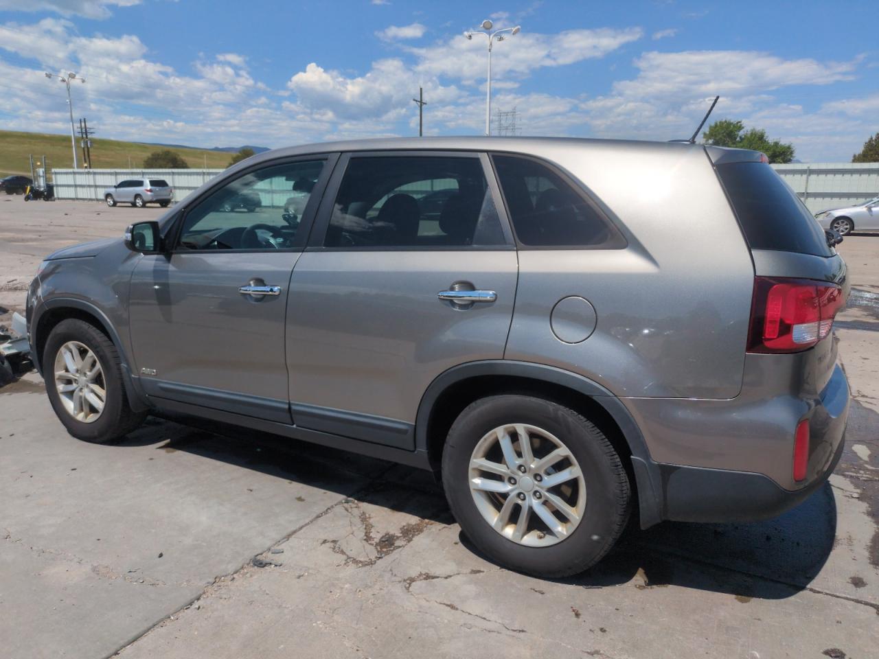 KIA SORENTO 2015 VIN 5XYKTCA66FG640611 фото 2