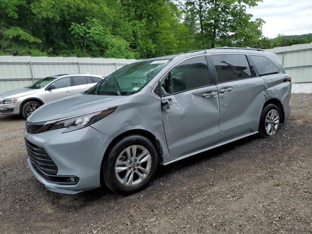 TOYOTA SIENNA XLE 2022