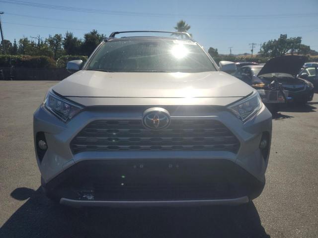  TOYOTA RAV4 2021 Srebrny