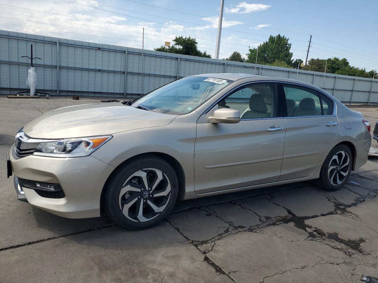 HONDA ACCORD 2016 1HGCR3F81GA015954