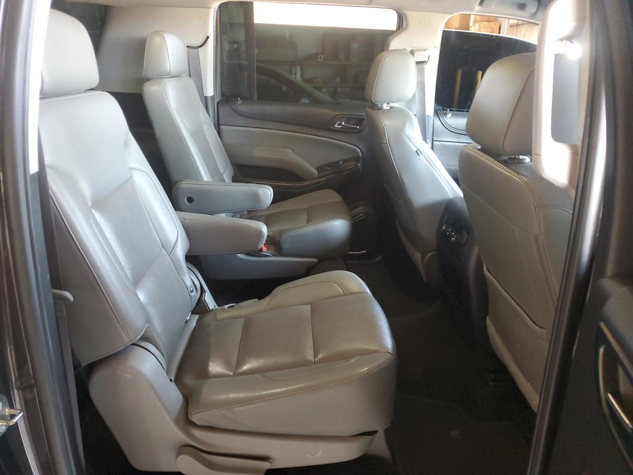 2017 Chevrolet Suburban C1500 Lt VIN: 1GNSCHKC4HR313721 Lot: 62764805