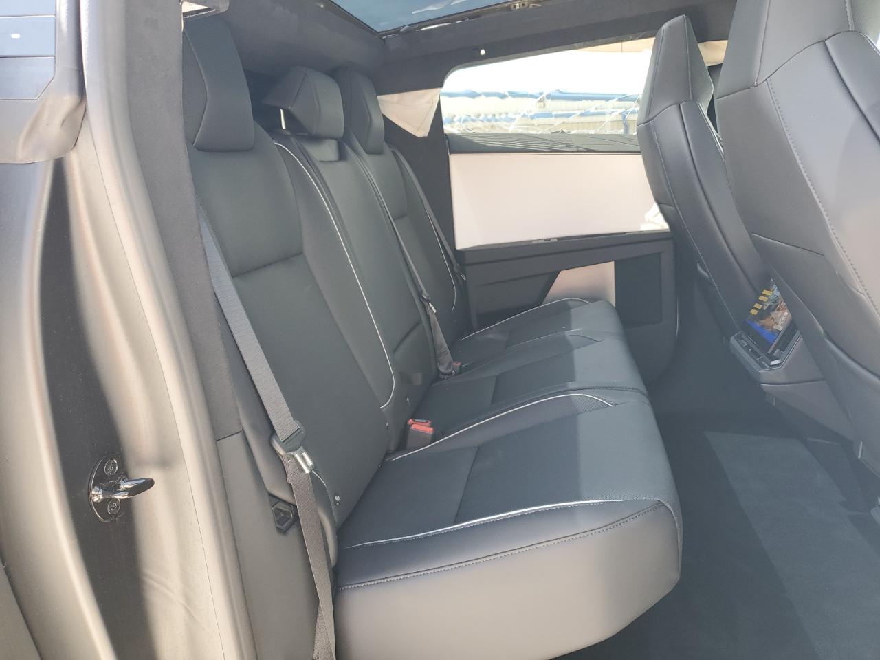 2024 Tesla Cybertruck VIN: 7G2CEHED2RA011146 Lot: 61048255
