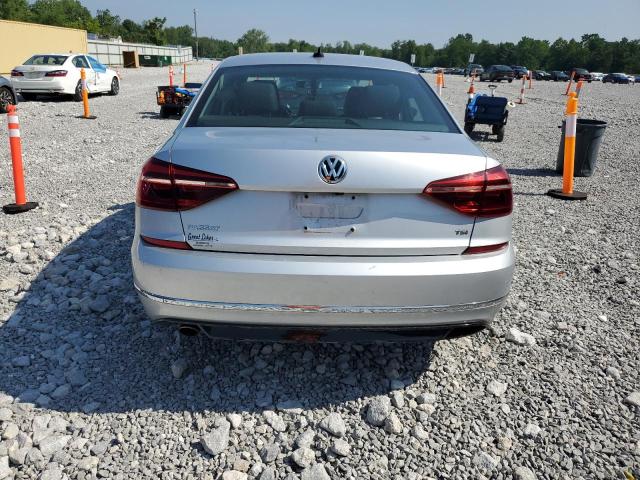  VOLKSWAGEN PASSAT 2018 Srebrny
