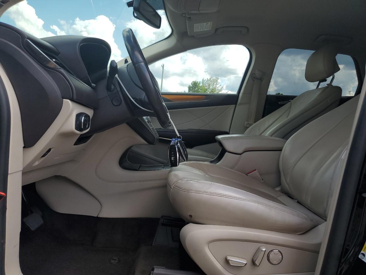 2019 Lincoln Mkc Select VIN: 5LMCJ2C98KUL16895 Lot: 61597835