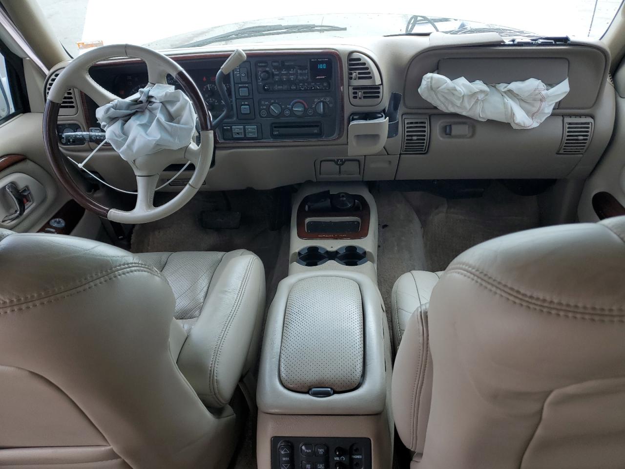 2000 Cadillac Escalade VIN: 1GYEK13R4YR120238 Lot: 61397315