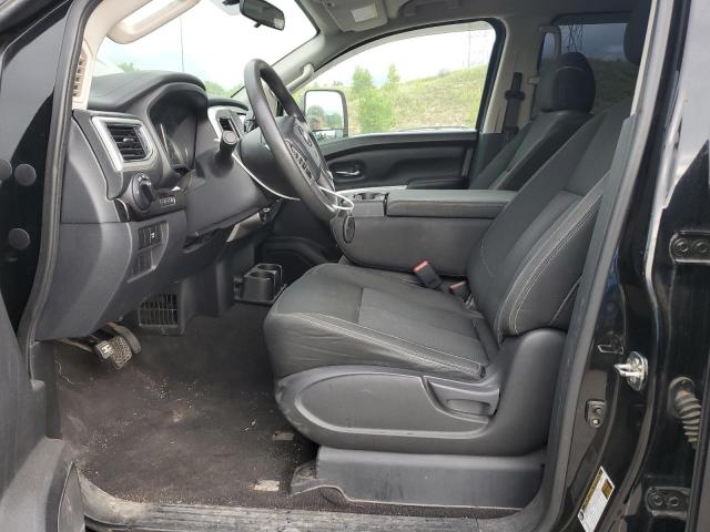  NISSAN TITAN 2017 Czarny