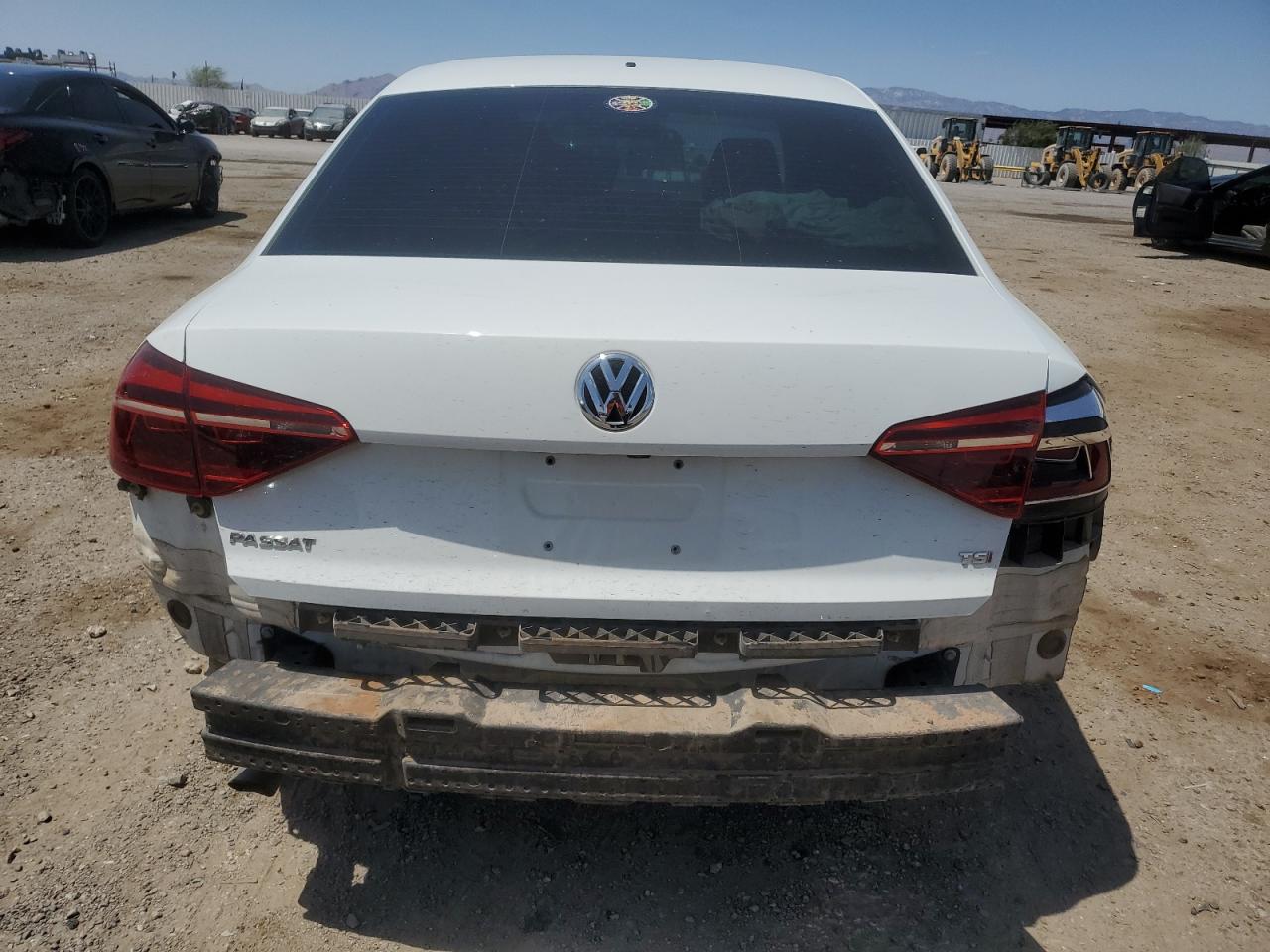 2018 Volkswagen Passat S VIN: 1VWAA7A38JC000585 Lot: 61221485