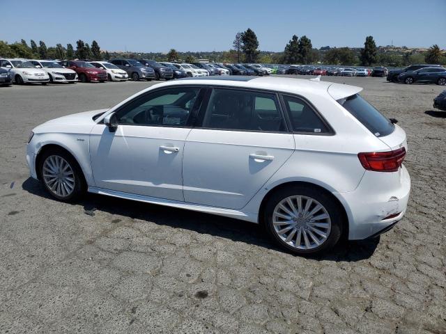 Hatchbacks AUDI A3 2017 Biały