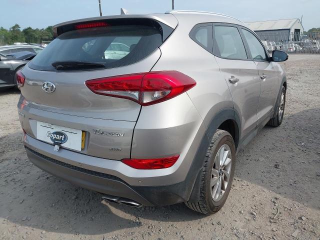 2015 HYUNDAI TUCSON SE
