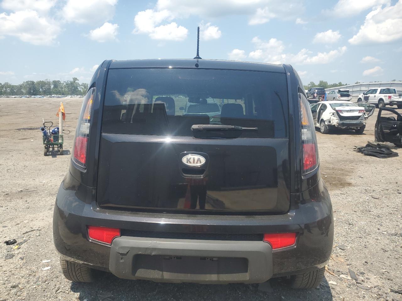 2010 Kia Soul + VIN: KNDJT2A27A7083670 Lot: 62708185