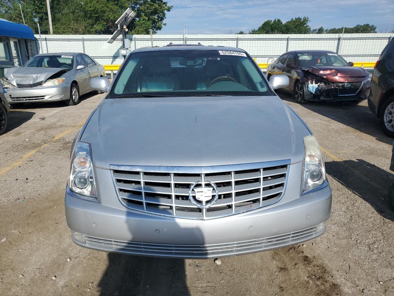 CADILLAC DTS 2011 VIN 1G6KH5E63BU109773 фото 5