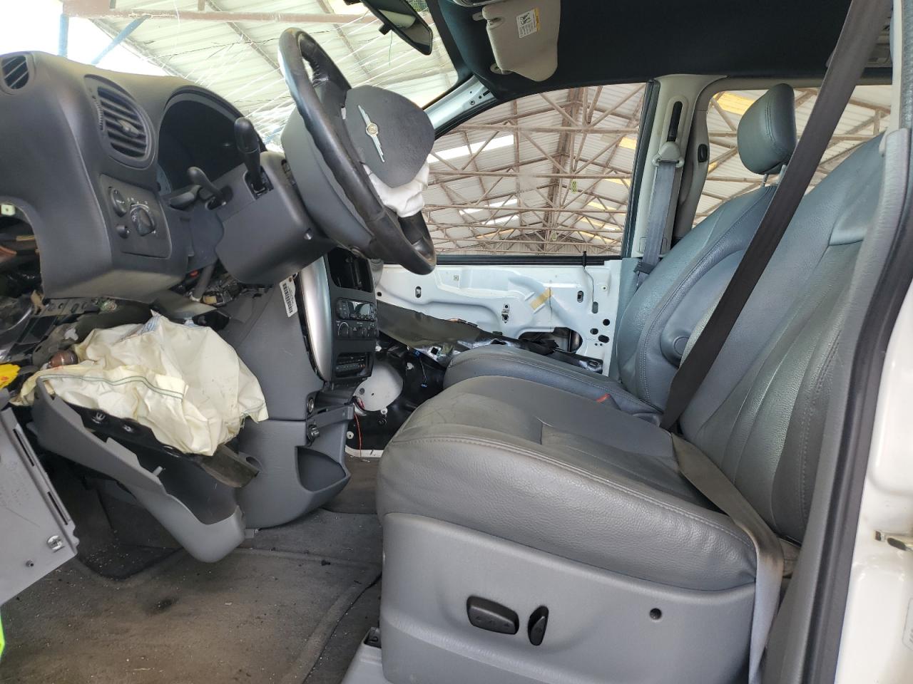2005 Chrysler Town & Country Touring VIN: 2C4GP54L65R237732 Lot: 61711425