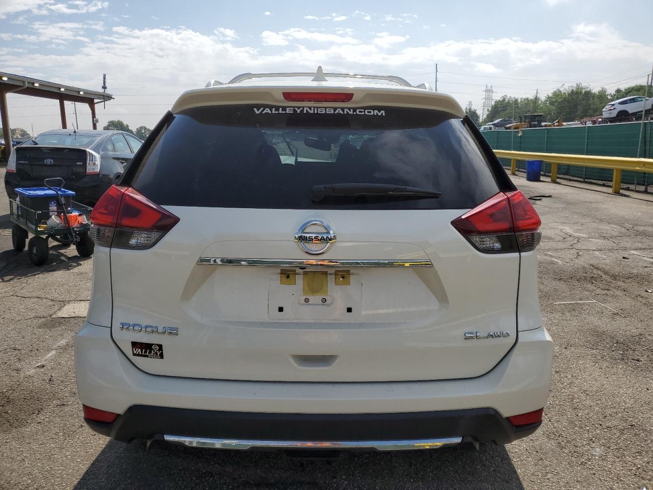2018 Nissan Rogue S VIN: JN8AT2MV0JW308561 Lot: 62347215