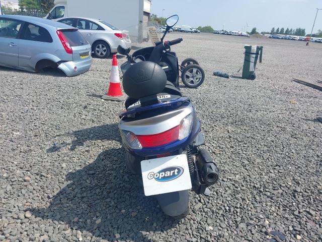 2004 YAMAHA YP 400