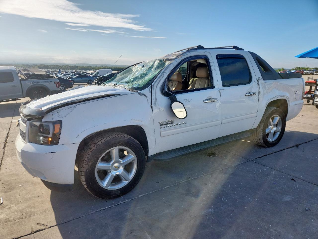 CHEVROLET AVALANCHE 2011 VIN 3GNMCFE00BG358631
