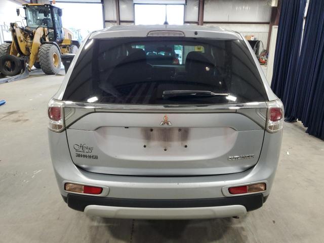  MITSUBISHI OUTLANDER 2015 Серебристый