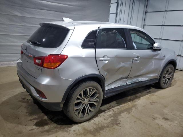 MITSUBISHI OUTLANDER 2018 Srebrny