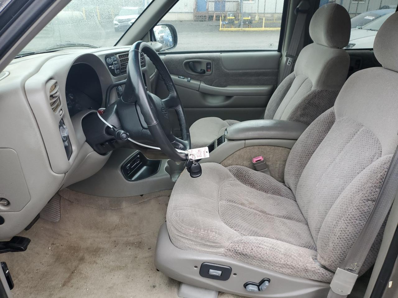 2000 Chevrolet Blazer VIN: 1GNDT13W8Y2289862 Lot: 61331025
