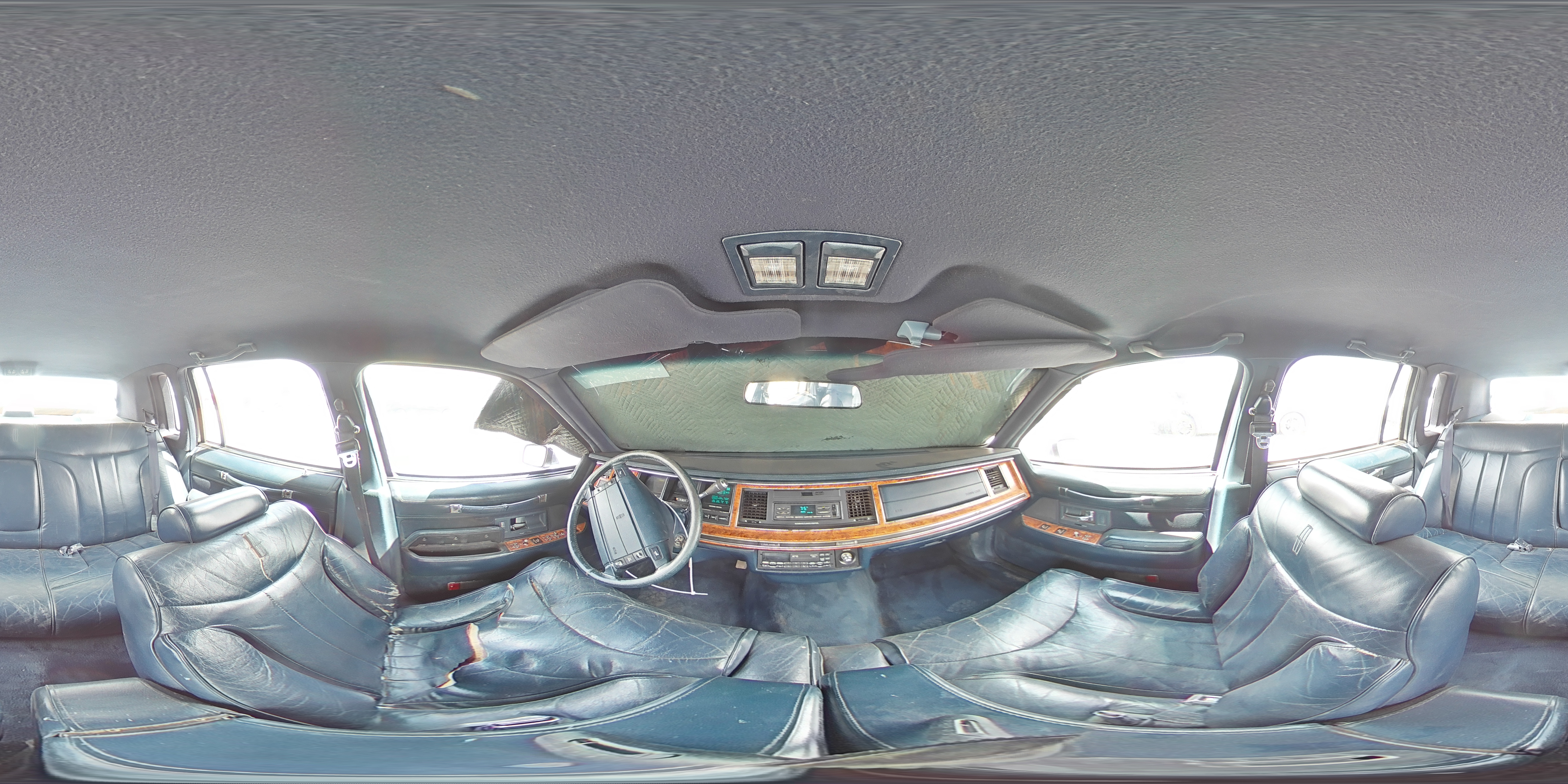 1993 Lincoln Town Car Signature VIN: 1LNLM82W2PY752923 Lot: 60463075