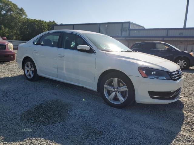 VOLKSWAGEN PASSAT 2013 Biały