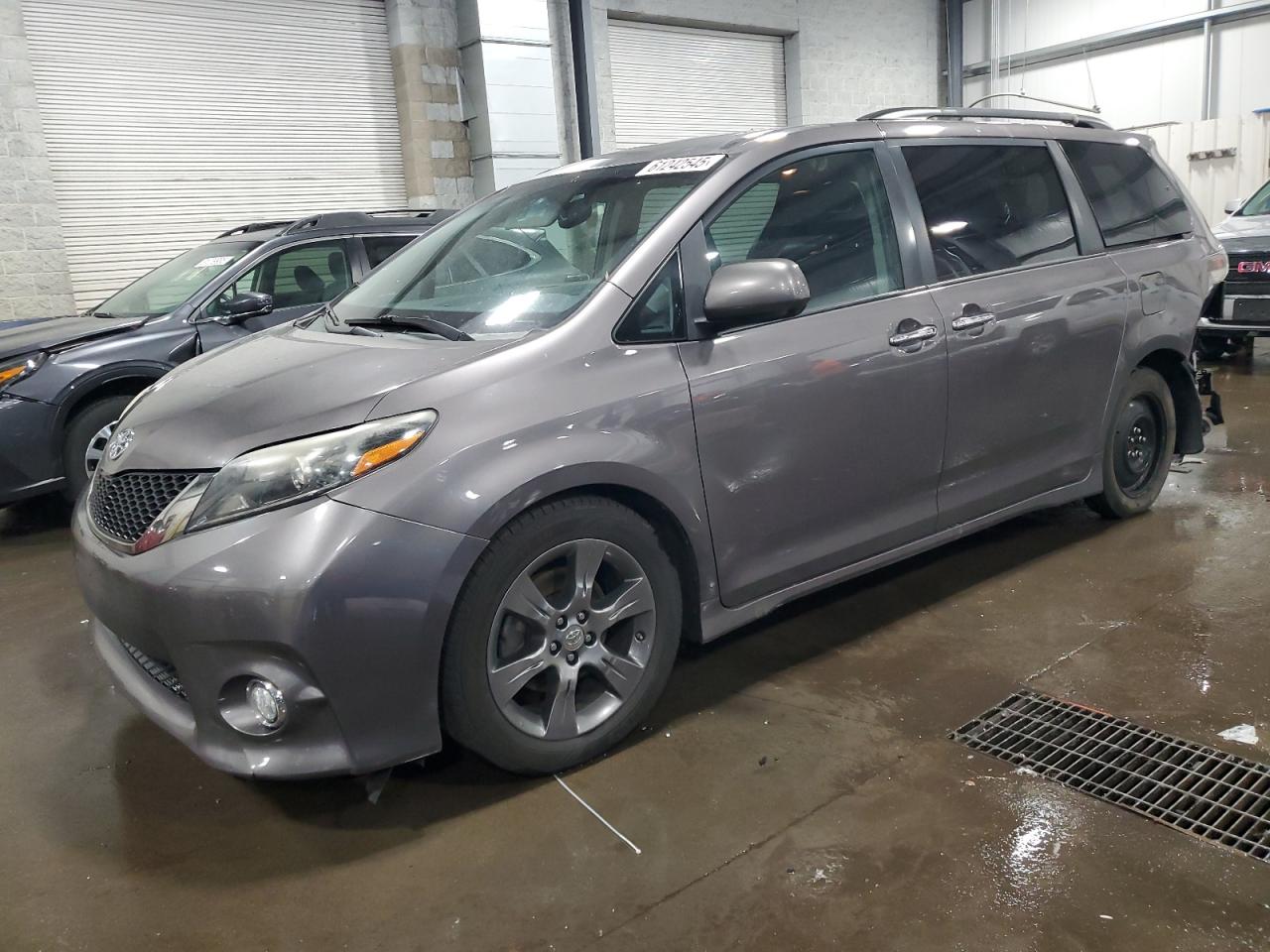 2016 Toyota Sienna Se for Sale in Ham Lake, MN - Rear End