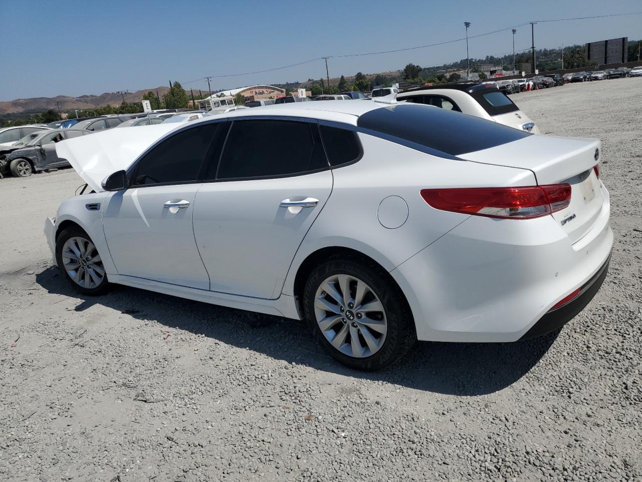 KIA OPTIMA 2018 VIN 5XXGU4L35JG233565 фото 2