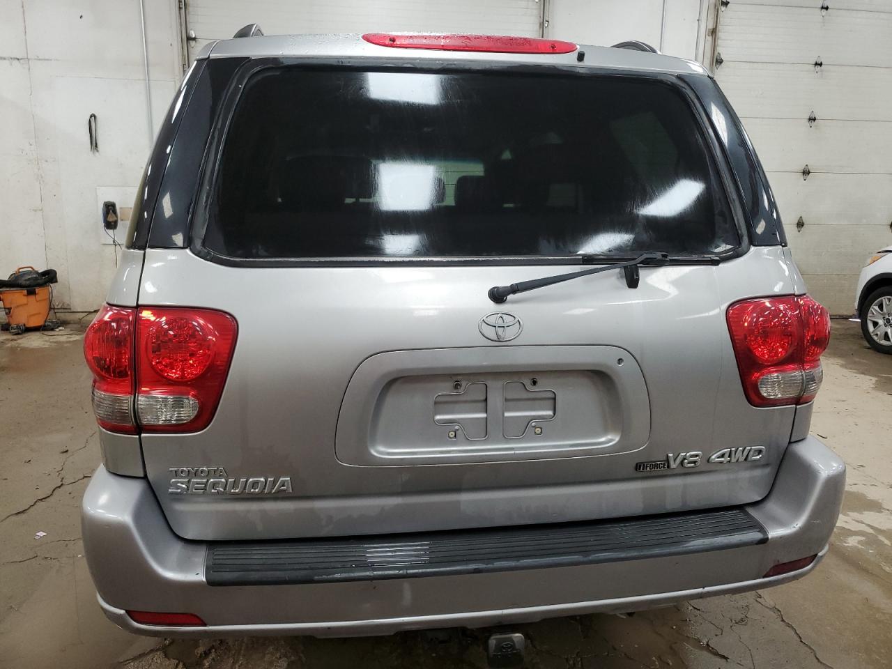 2005 Toyota Sequoia Sr5 VIN: 5TDBT44A35S245986 Lot: 61339665