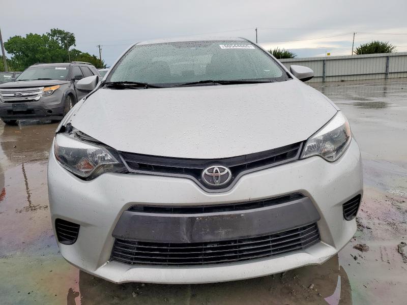 Sedans TOYOTA COROLLA 2015 Srebrny