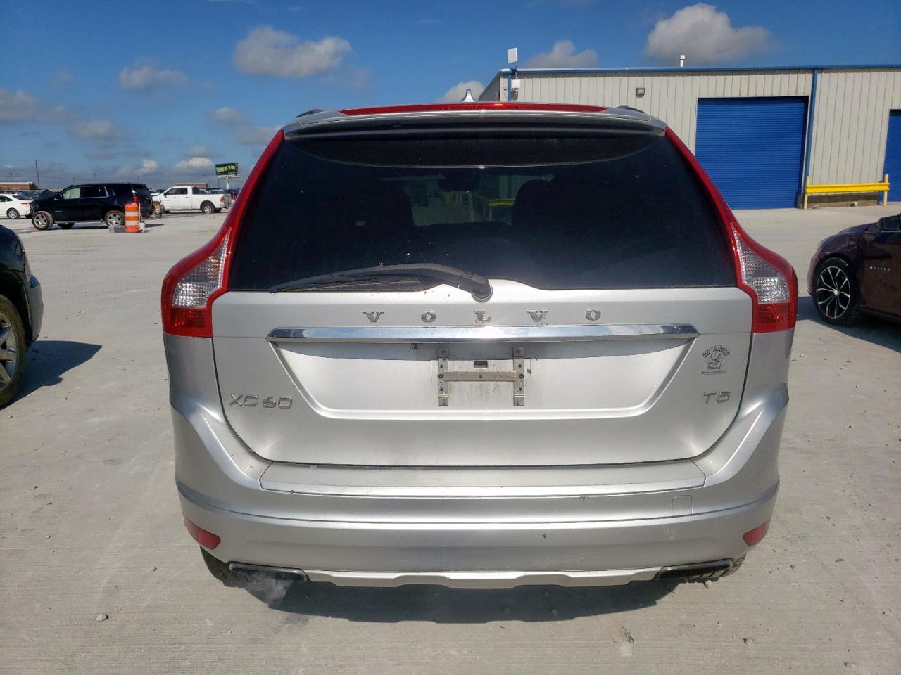2015 Volvo Xc60 T5 Premier VIN: YV440MDK5F2742117 Lot: 62502245