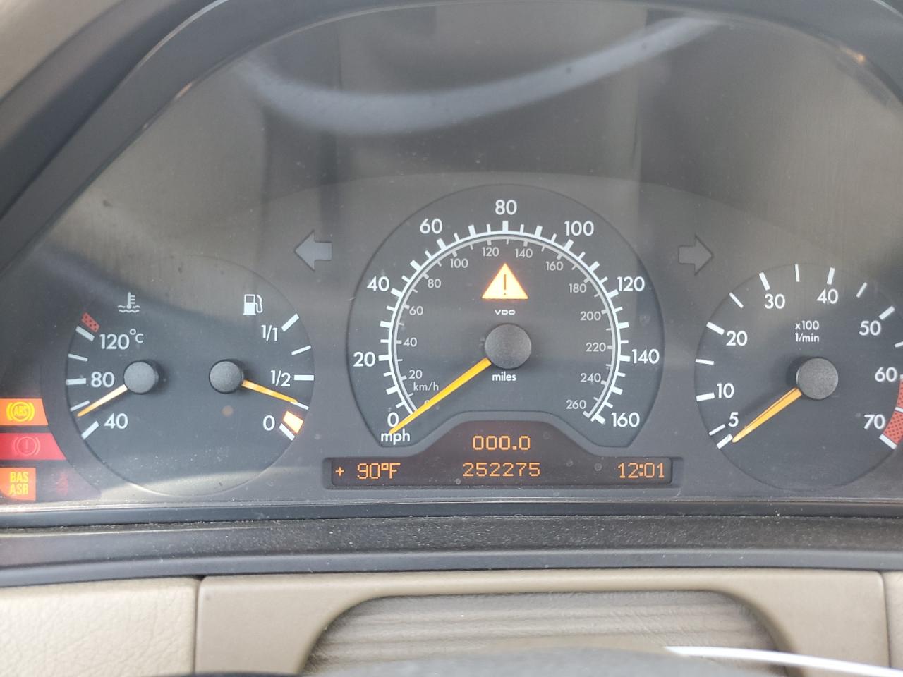 1999 Mercedes-Benz E 320 4Matic VIN: WDBJH82F0XX022271 Lot: 62675895