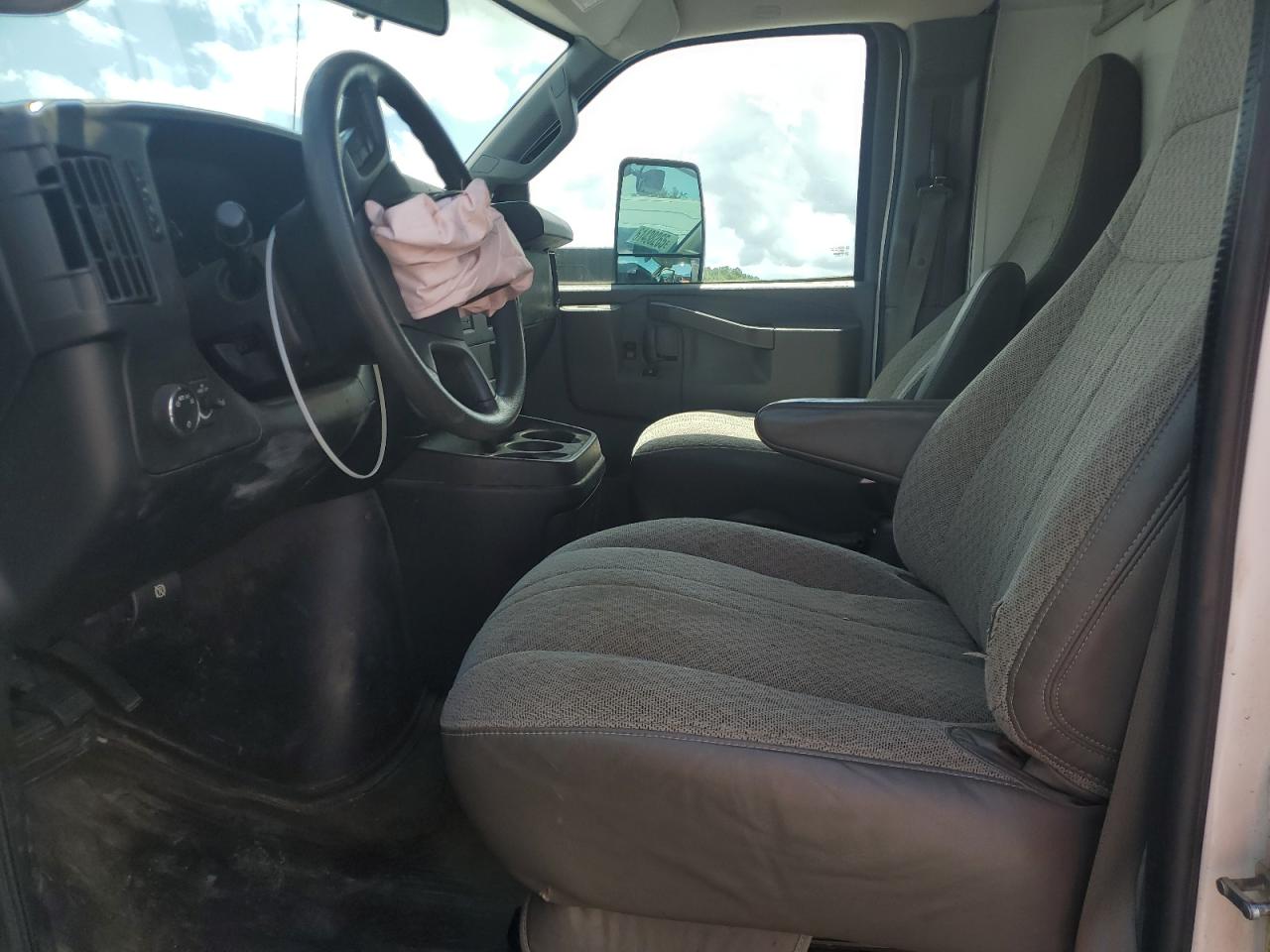 2017 GMC Savana Cutaway G3500 VIN: 1GD07RFG1H1338447 Lot: 61438265