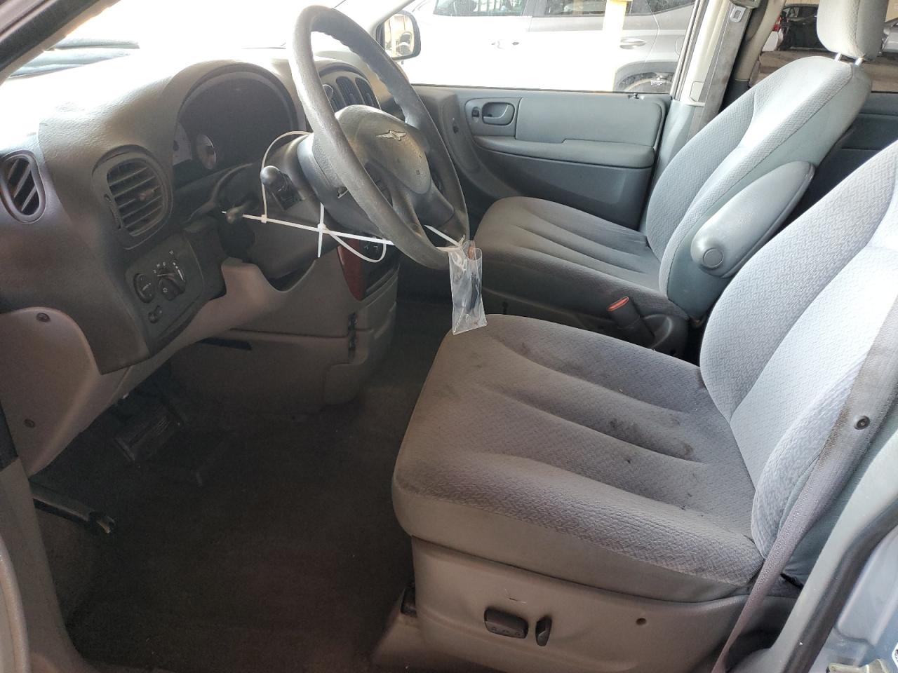 2005 Chrysler Town & Country Lx VIN: 2C4GP44R95R566682 Lot: 58984305